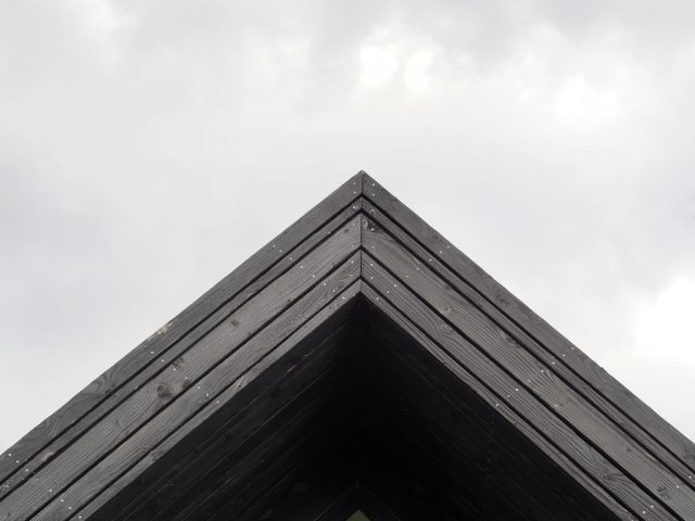 Comme Un Trait architecte d'intérieur LE MANS SARTHE Pays de la Loire réhabilitation et extension d'une maison d'habitation bardage bois brûlé Shou Sugi