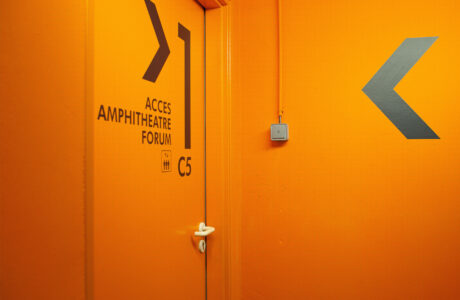 Communication graphique orientation parking orange