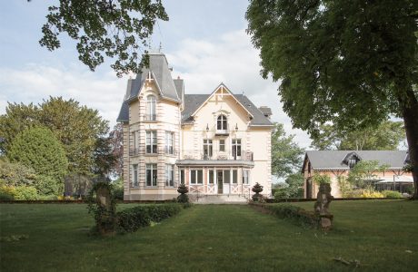 Comme Un Trait Architecture réhabilitation d'une bâtisse Anglo Normande habitation maîtrise d'ouvrage Yvré l'Evêque Sarthe l'Huisne Sarthoise particulier brique menuiserie bois lambrequin