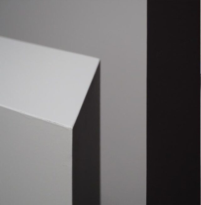 Comme Un Trait architecte d'intérieur LE MANS SARTHE Pays de la Loire architecture construction d'une habitation maison particulier aménagement intérieur Forbo Marmoleum sol linoléum couleur noire ardoise schiste minimal spatial verticalité vertige Winckelmans carreaux parquet bois sur chant monolithe pierre saint Ambreuil zinc cuisine