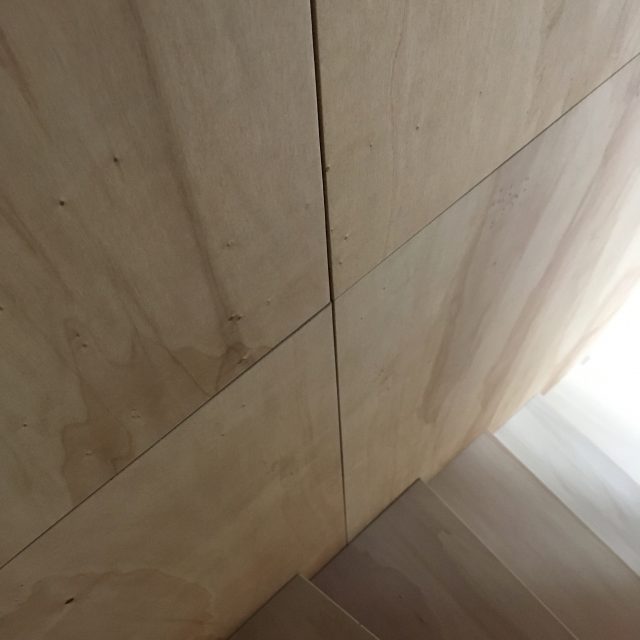 Architecture intérieure Architecte d'intérieur Aménagement de bureaux Agencement tertiaire Réhabilitation Plafond Coloré Habillage bois Charpente métallique