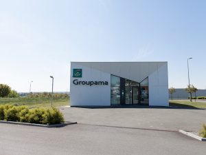 Comme Un Trait architecte Sarthe réalisation d'une agence commerciale maîtrise d'ouvrage Institution d'assurance Groupama Ernée